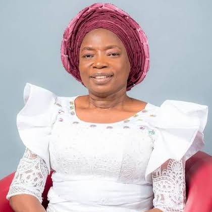 Dunni Olanrewaju Early Life.