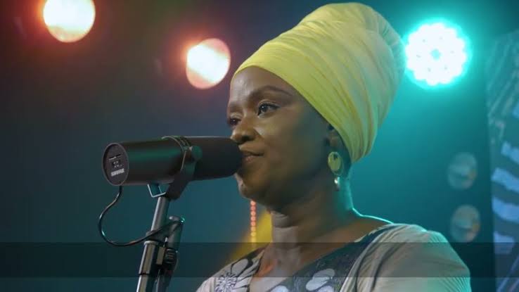 Sola Allyson – Alamoire