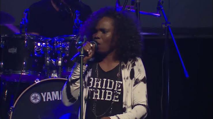 Victoria Orenze – I Carry God